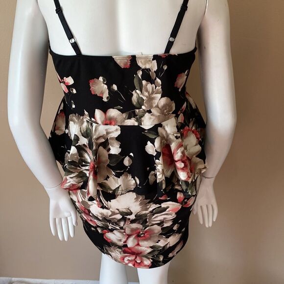 NWT Charlotte Russe Floral Peplum Dress - Picture 9 of 12